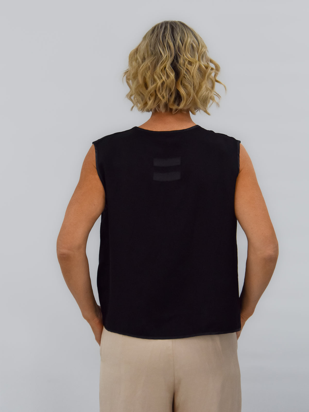 DJ sleeveless vest - black